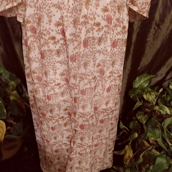 SOLD 🚨 Must Bundle Sale 5.00! BOHEMIAN Floral Style Dress - Picture 7 of 9